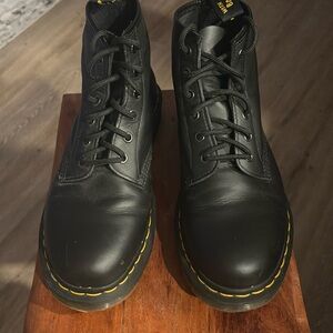 PREVIOUSLY WORN CLASSIC BLACK DR MARTEN’S